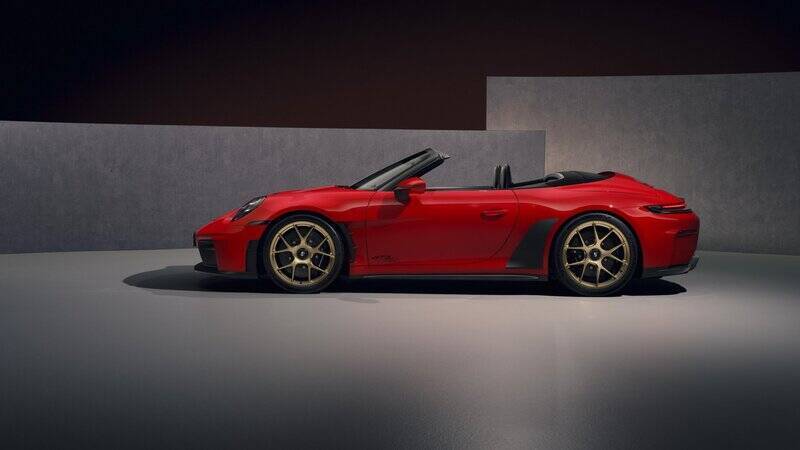 911 GT3がついに屋根を開けた！ ポルシェ新型GT3 S/Cは軽さと6MTに振り切った1台