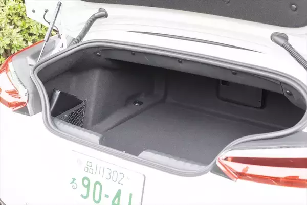 「BMWのシルキーシックスを堪能！ オープンカー「Z4 M40i」を現役モデルがドライブ」の画像