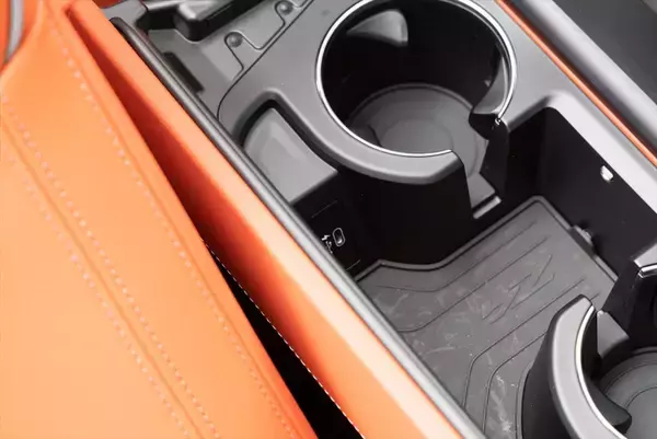 「BMWのシルキーシックスを堪能！ オープンカー「Z4 M40i」を現役モデルがドライブ」の画像