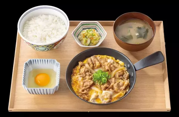 「吉野家、翌日は「300円ランチ」も可能！ 200円おトクな「あすトク」本日スタート」の画像