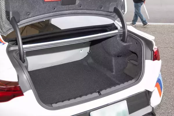 「約1億3000万円！ BMWの世界限定50台モデル「3.0 CSL」のオーラがスゴイ！」の画像