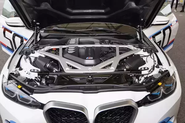 「約1億3000万円！ BMWの世界限定50台モデル「3.0 CSL」のオーラがスゴイ！」の画像