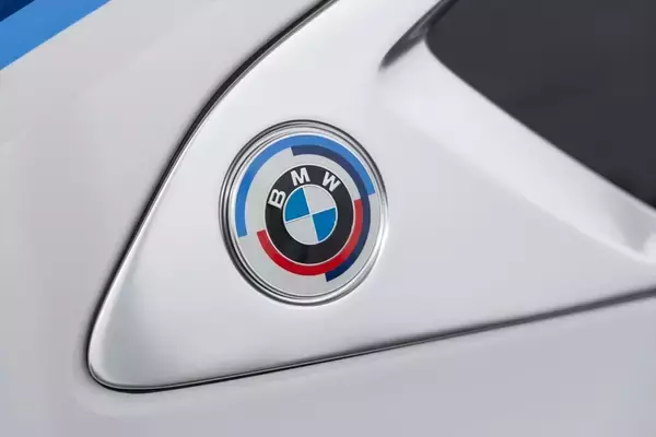 「約1億3000万円！ BMWの世界限定50台モデル「3.0 CSL」のオーラがスゴイ！」の画像