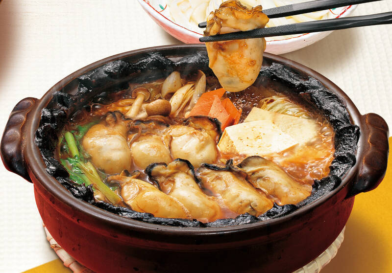 牡蠣の「たっぷり土手鍋うどん」がおいしそう！ 海のミルクを堪能できちゃう