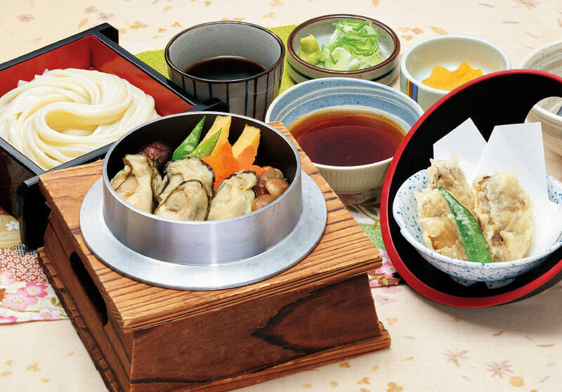 牡蠣の「たっぷり土手鍋うどん」がおいしそう！ 海のミルクを堪能できちゃう