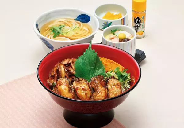 「牡蠣の「たっぷり土手鍋うどん」がおいしそう！ 海のミルクを堪能できちゃう」の画像