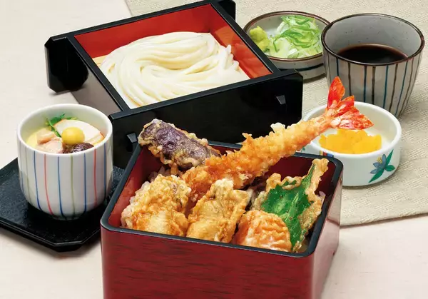 「牡蠣の「たっぷり土手鍋うどん」がおいしそう！ 海のミルクを堪能できちゃう」の画像