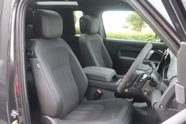 「エコもなんのその！ V8エンジンで525馬力のSUV「ディフェンダー」は趣味車として最高の選択肢」の画像