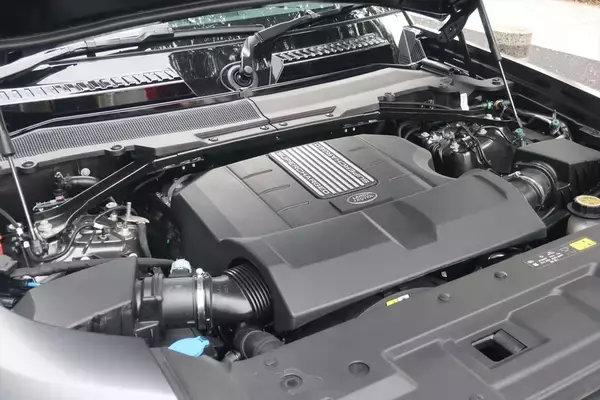 「エコもなんのその！ V8エンジンで525馬力のSUV「ディフェンダー」は趣味車として最高の選択肢」の画像