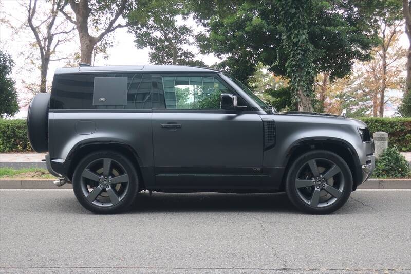 エコもなんのその！ V8エンジンで525馬力のSUV「ディフェンダー」は趣味車として最高の選択肢