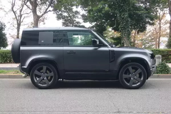 「エコもなんのその！ V8エンジンで525馬力のSUV「ディフェンダー」は趣味車として最高の選択肢」の画像