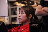 「トップRQの阿比留あんなが超本格レーシングシムに挑戦！ 冨林選手のアドバイスで鈴鹿サーキットを攻略!?」の画像8