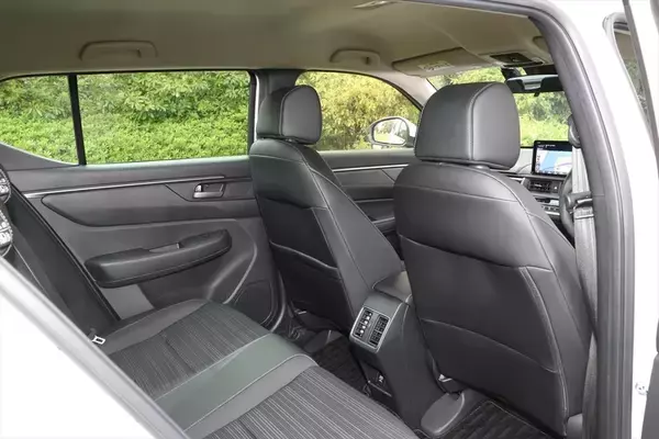 「最近クルマが高いけどホンダのSUV「WR-V」は250万円以下で買えるって知ってた？」の画像