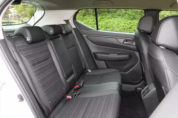 「最近クルマが高いけどホンダのSUV「WR-V」は250万円以下で買えるって知ってた？」の画像