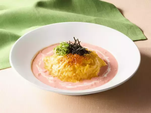 「明太子×いくらの「ふわとろオムライス」が春らしさ全開！これは食べたい～」の画像