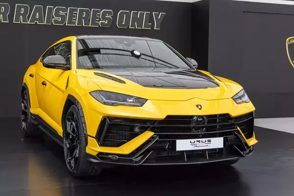 ランボルギーニもガソリンエンジン車は終焉に！ スーパーSUV「URUS」の新モデルを発表