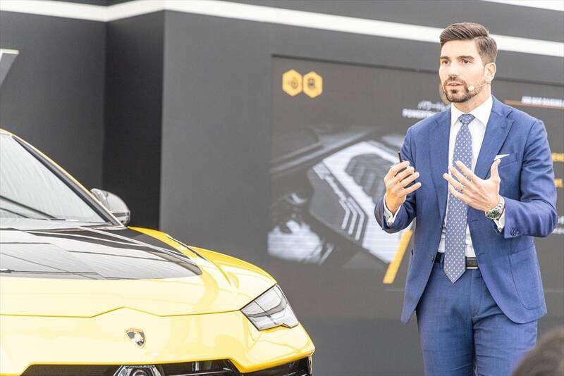ランボルギーニもガソリンエンジン車は終焉に！ スーパーSUV「URUS」の新モデルを発表