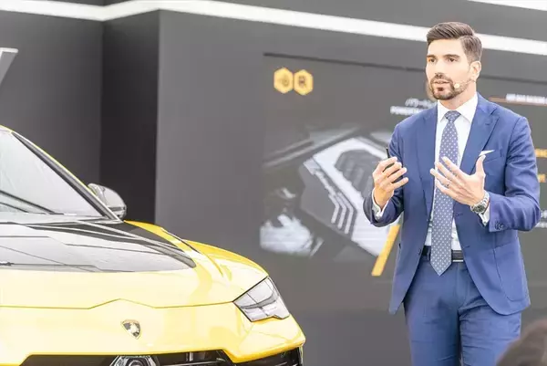 「ランボルギーニもガソリンエンジン車は終焉に！ スーパーSUV「URUS」の新モデルを発表」の画像