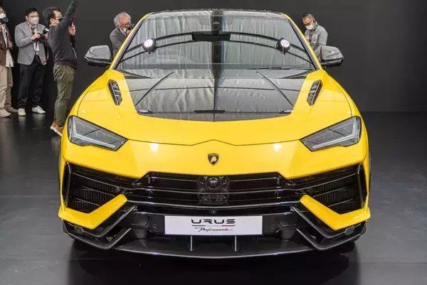 「ランボルギーニもガソリンエンジン車は終焉に！ スーパーSUV「URUS」の新モデルを発表」の画像