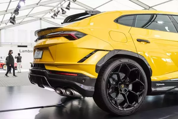 「ランボルギーニもガソリンエンジン車は終焉に！ スーパーSUV「URUS」の新モデルを発表」の画像