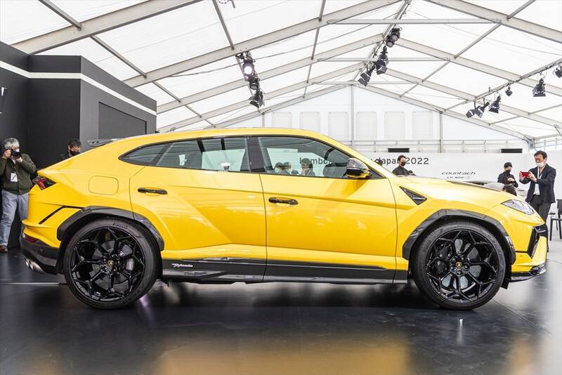 ランボルギーニもガソリンエンジン車は終焉に！ スーパーSUV「URUS」の新モデルを発表