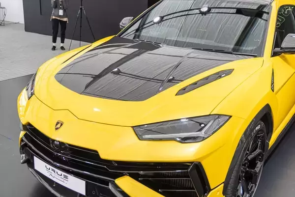 「ランボルギーニもガソリンエンジン車は終焉に！ スーパーSUV「URUS」の新モデルを発表」の画像