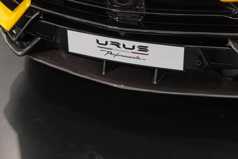 ランボルギーニもガソリンエンジン車は終焉に！ スーパーSUV「URUS」の新モデルを発表
