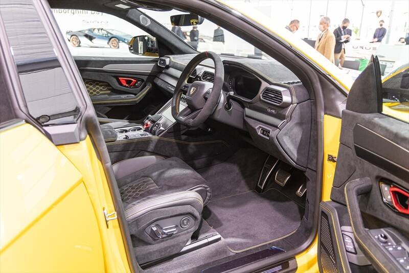 ランボルギーニもガソリンエンジン車は終焉に！ スーパーSUV「URUS」の新モデルを発表