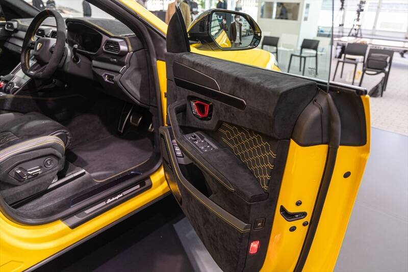 ランボルギーニもガソリンエンジン車は終焉に！ スーパーSUV「URUS」の新モデルを発表