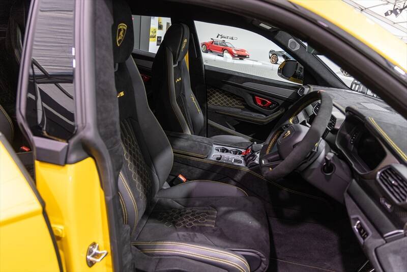 ランボルギーニもガソリンエンジン車は終焉に！ スーパーSUV「URUS」の新モデルを発表