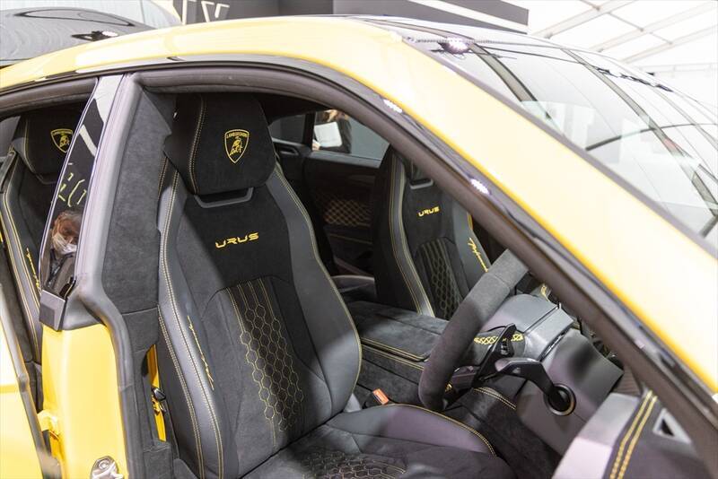 ランボルギーニもガソリンエンジン車は終焉に！ スーパーSUV「URUS」の新モデルを発表