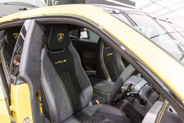 「ランボルギーニもガソリンエンジン車は終焉に！ スーパーSUV「URUS」の新モデルを発表」の画像