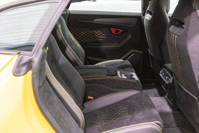 ランボルギーニもガソリンエンジン車は終焉に！ スーパーSUV「URUS」の新モデルを発表