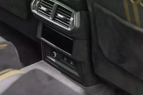 「ランボルギーニもガソリンエンジン車は終焉に！ スーパーSUV「URUS」の新モデルを発表」の画像
