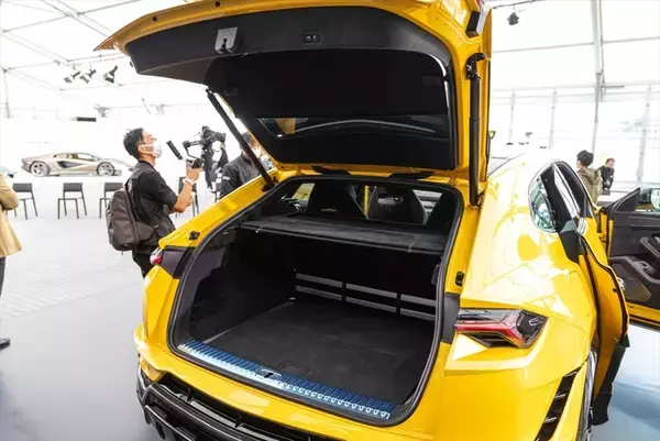 「ランボルギーニもガソリンエンジン車は終焉に！ スーパーSUV「URUS」の新モデルを発表」の画像