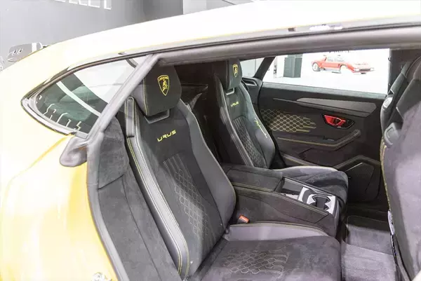 「ランボルギーニもガソリンエンジン車は終焉に！ スーパーSUV「URUS」の新モデルを発表」の画像