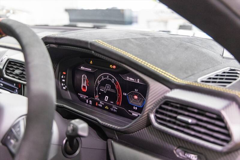 ランボルギーニもガソリンエンジン車は終焉に！ スーパーSUV「URUS」の新モデルを発表