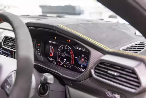 「ランボルギーニもガソリンエンジン車は終焉に！ スーパーSUV「URUS」の新モデルを発表」の画像