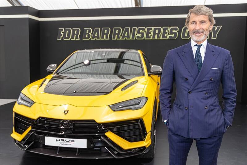 ランボルギーニもガソリンエンジン車は終焉に！ スーパーSUV「URUS」の新モデルを発表