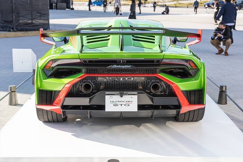 ランボルギーニもガソリンエンジン車は終焉に！ スーパーSUV「URUS」の新モデルを発表