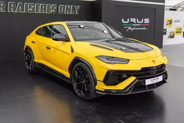 「ランボルギーニもガソリンエンジン車は終焉に！ スーパーSUV「URUS」の新モデルを発表」の画像