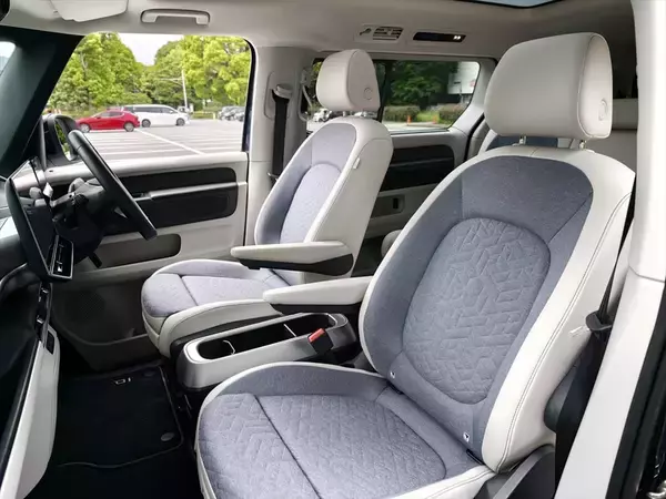 「≒JOYも大絶賛の可愛さ！ 見た目はレトロ、中身は最新EV「ID. Buzz」がミニバンの常識を変える」の画像