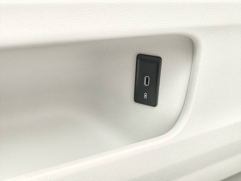 ≒JOYも大絶賛の可愛さ！ 見た目はレトロ、中身は最新EV「ID. Buzz」がミニバンの常識を変える