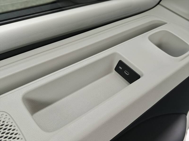 ≒JOYも大絶賛の可愛さ！ 見た目はレトロ、中身は最新EV「ID. Buzz」がミニバンの常識を変える