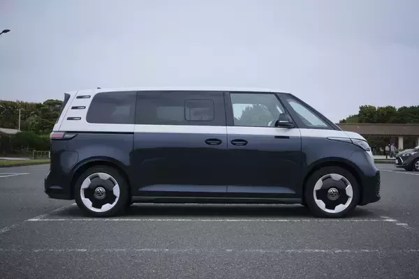 「≒JOYも大絶賛の可愛さ！ 見た目はレトロ、中身は最新EV「ID. Buzz」がミニバンの常識を変える」の画像