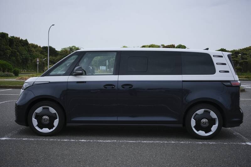 ≒JOYも大絶賛の可愛さ！ 見た目はレトロ、中身は最新EV「ID. Buzz」がミニバンの常識を変える