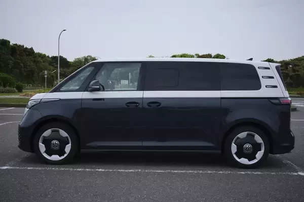 「≒JOYも大絶賛の可愛さ！ 見た目はレトロ、中身は最新EV「ID. Buzz」がミニバンの常識を変える」の画像