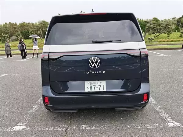 「≒JOYも大絶賛の可愛さ！ 見た目はレトロ、中身は最新EV「ID. Buzz」がミニバンの常識を変える」の画像