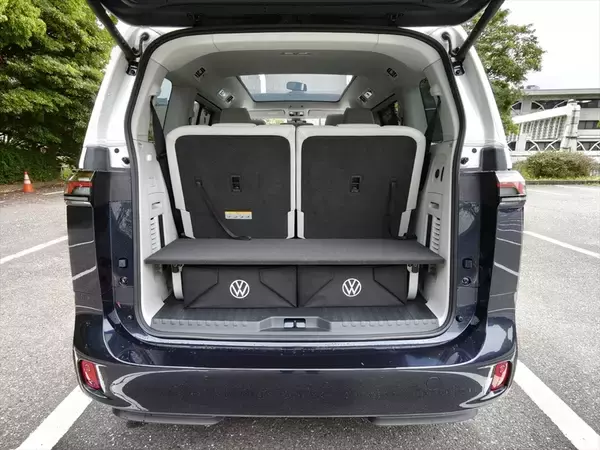 「≒JOYも大絶賛の可愛さ！ 見た目はレトロ、中身は最新EV「ID. Buzz」がミニバンの常識を変える」の画像