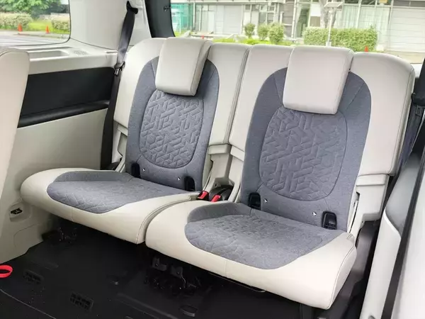 「≒JOYも大絶賛の可愛さ！ 見た目はレトロ、中身は最新EV「ID. Buzz」がミニバンの常識を変える」の画像